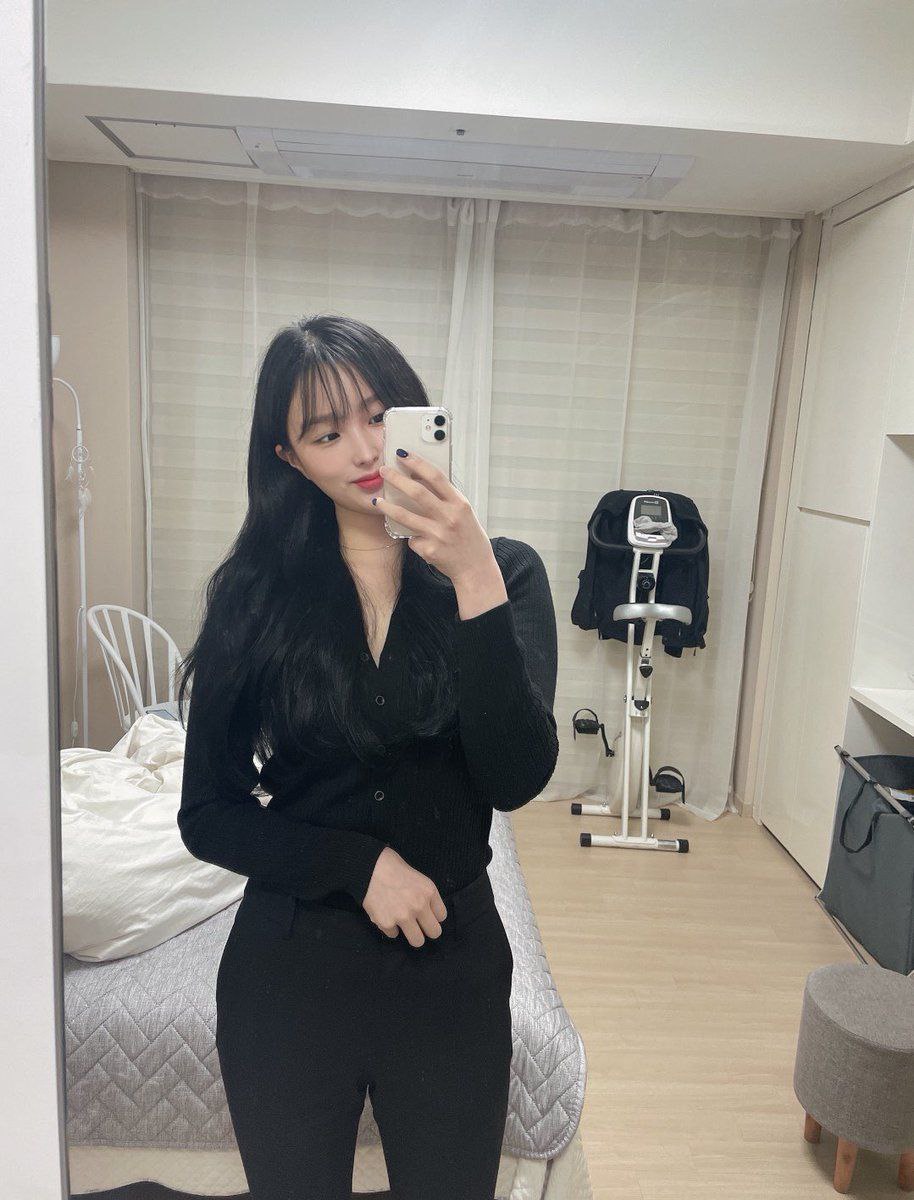 [Selfie] Contrasting Korean Beauty’s Nude Video
