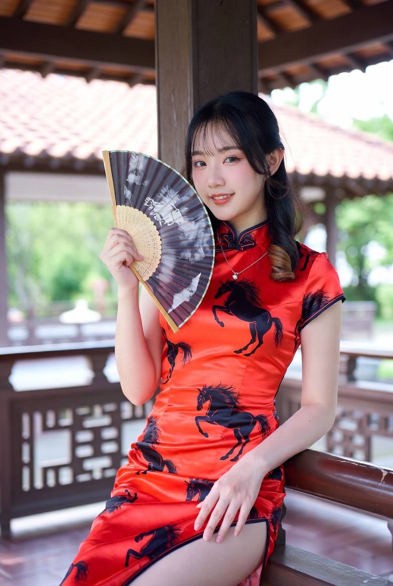 Sister Fire Red Cheongsam Celebrating the Year of the Horse